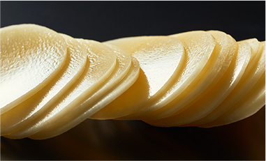 生のじゃがいもを贅沢な厚さにスライス