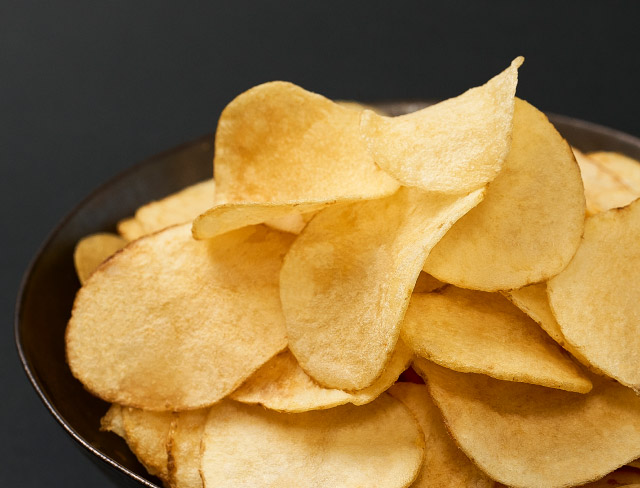 じゃがいも本来の旨みを引き立てる食塩不使用のポテトチップス