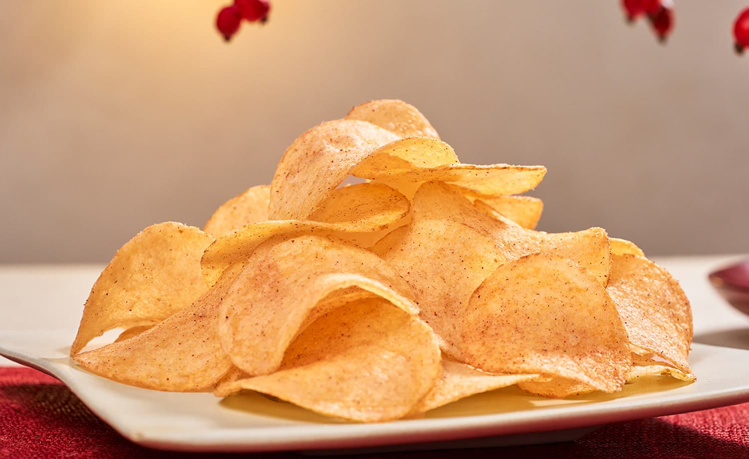 紀州産梅の優しい酸味が楽しめるポテトチップス