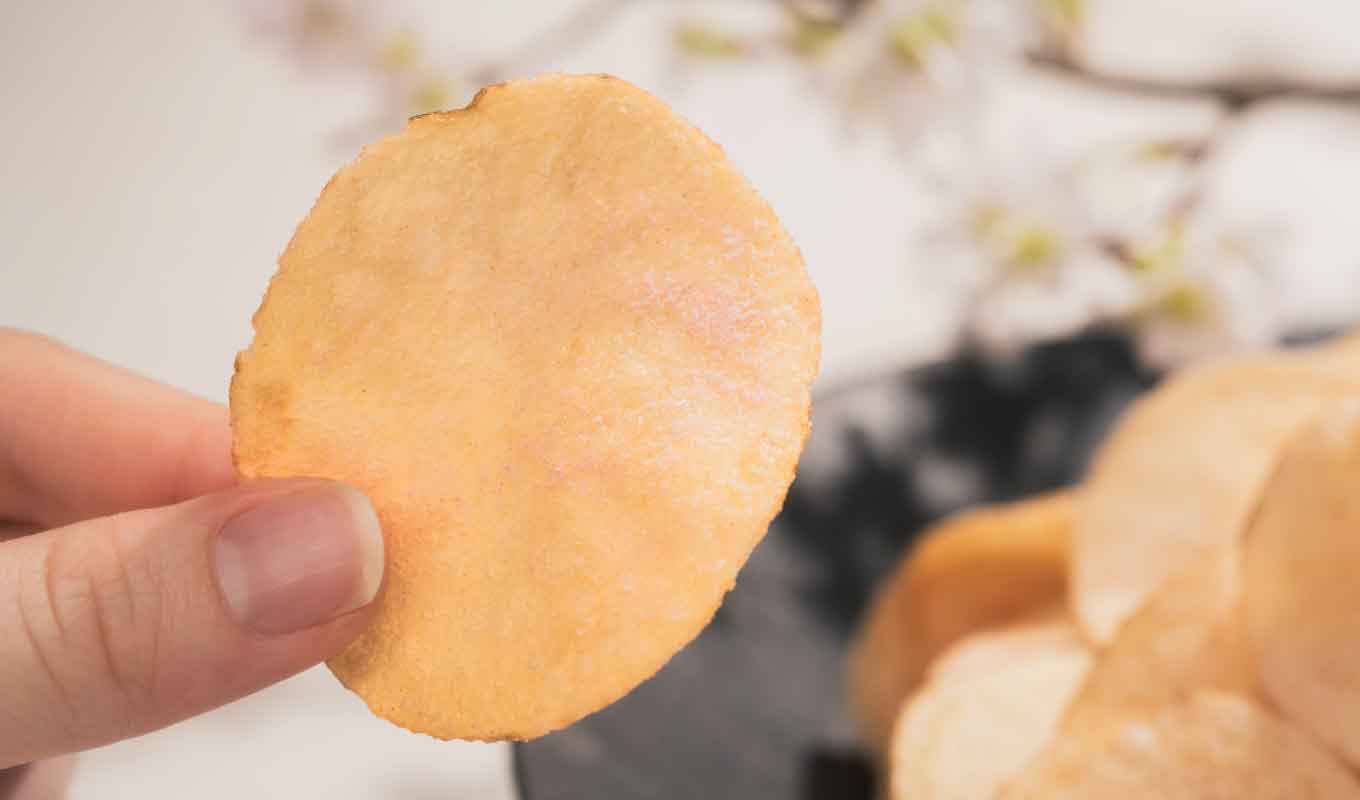 揚げたてのポテトチップスのじゃがいもの旨みをそのままお楽しみください